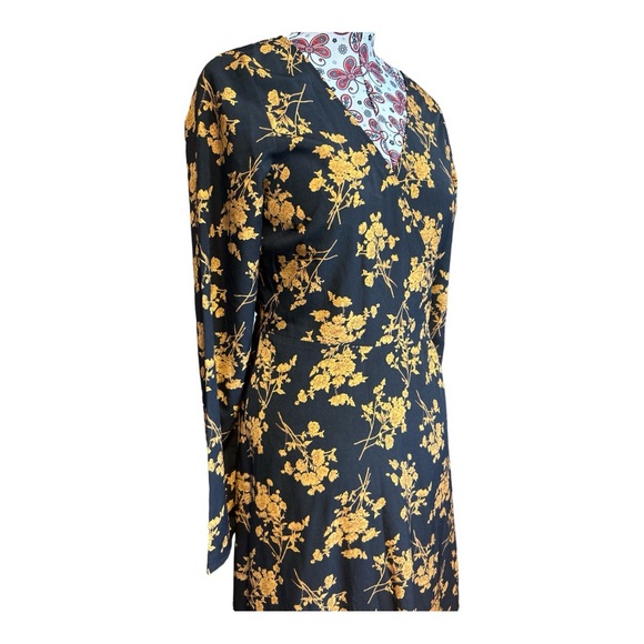 Rihoas Maxi wrap dress - Picture 2 of 9